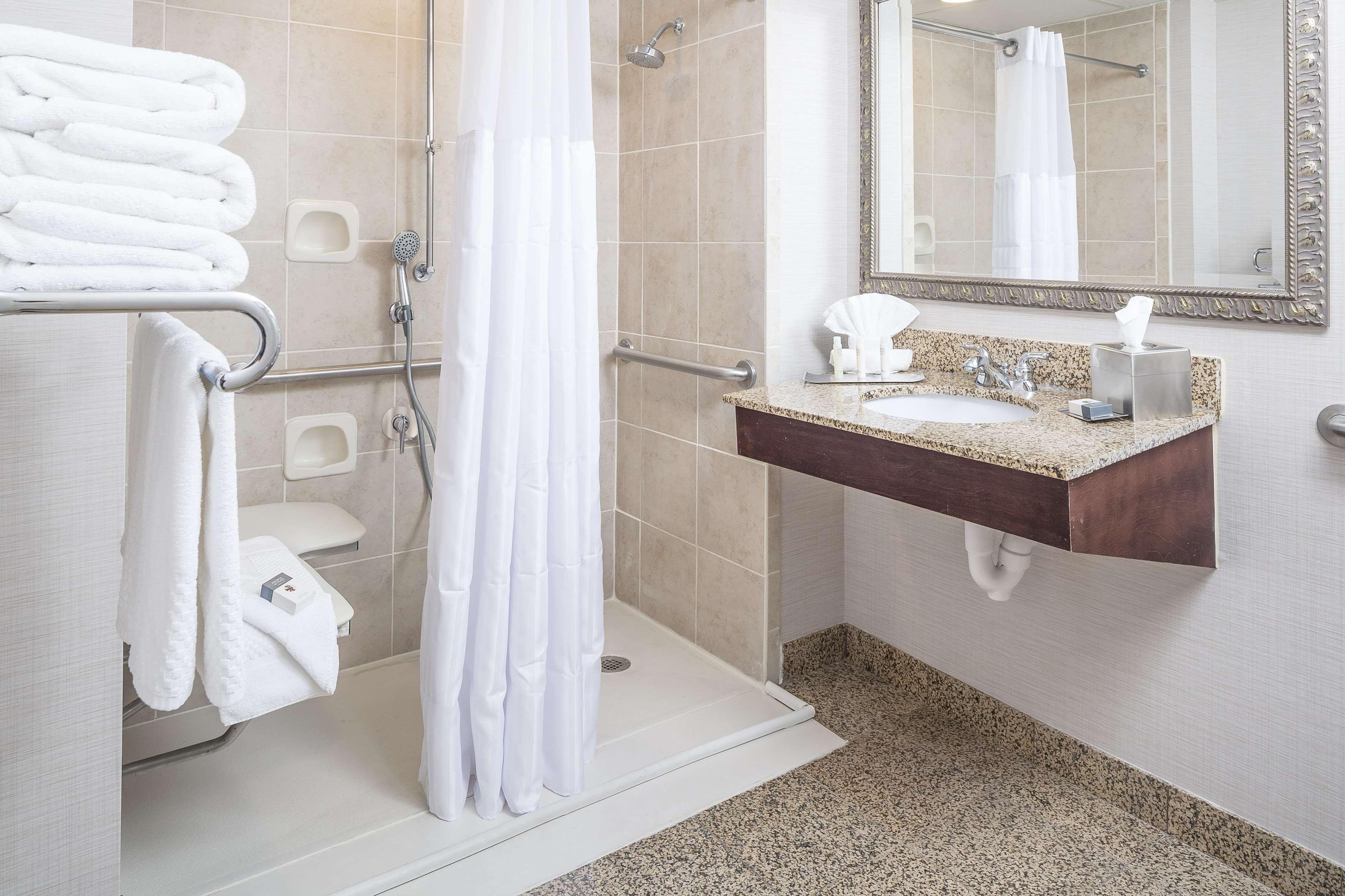 Doubletree By Hilton Boston-Milford Hotel Екстериор снимка