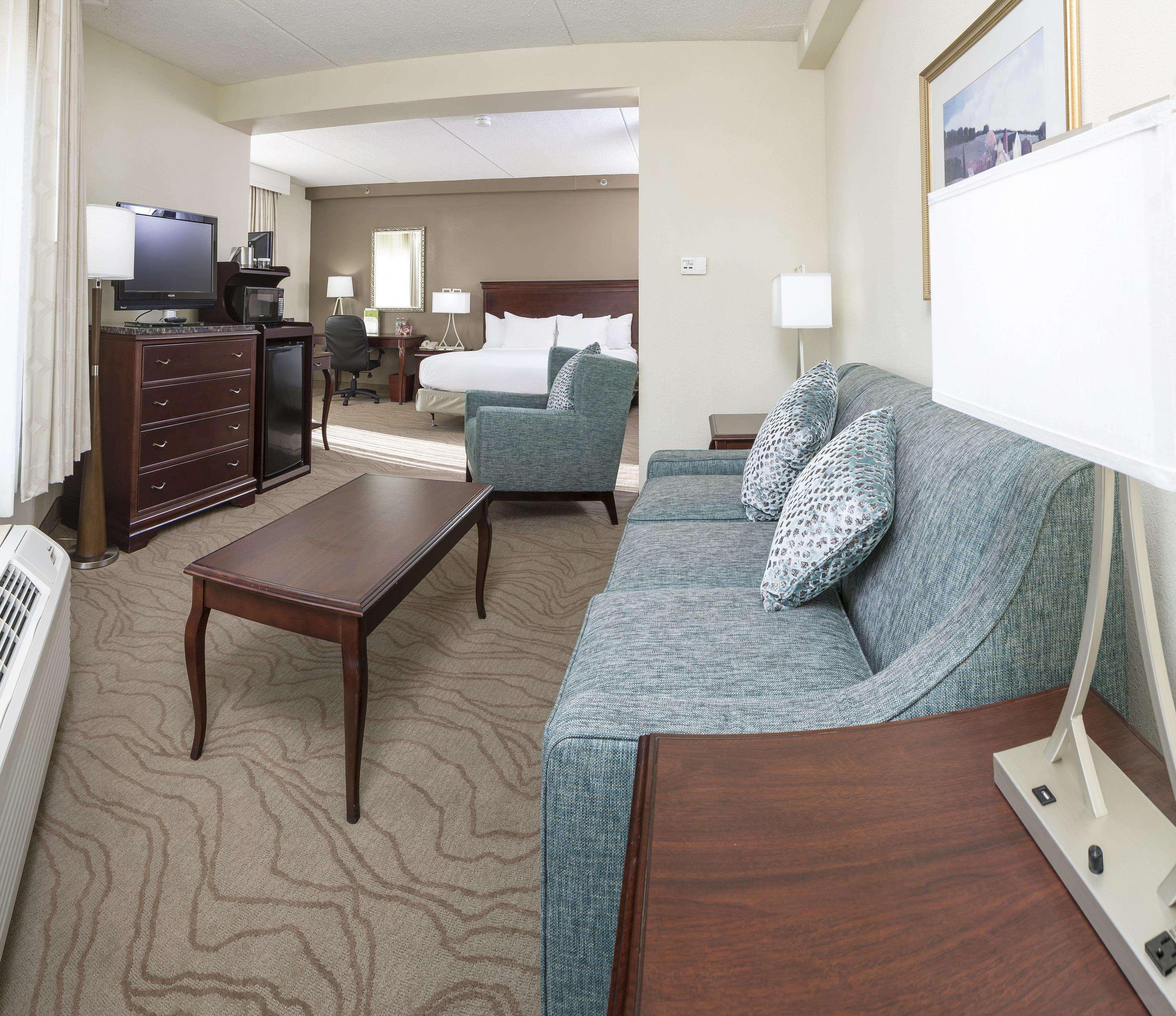 Doubletree By Hilton Boston-Milford Hotel Екстериор снимка