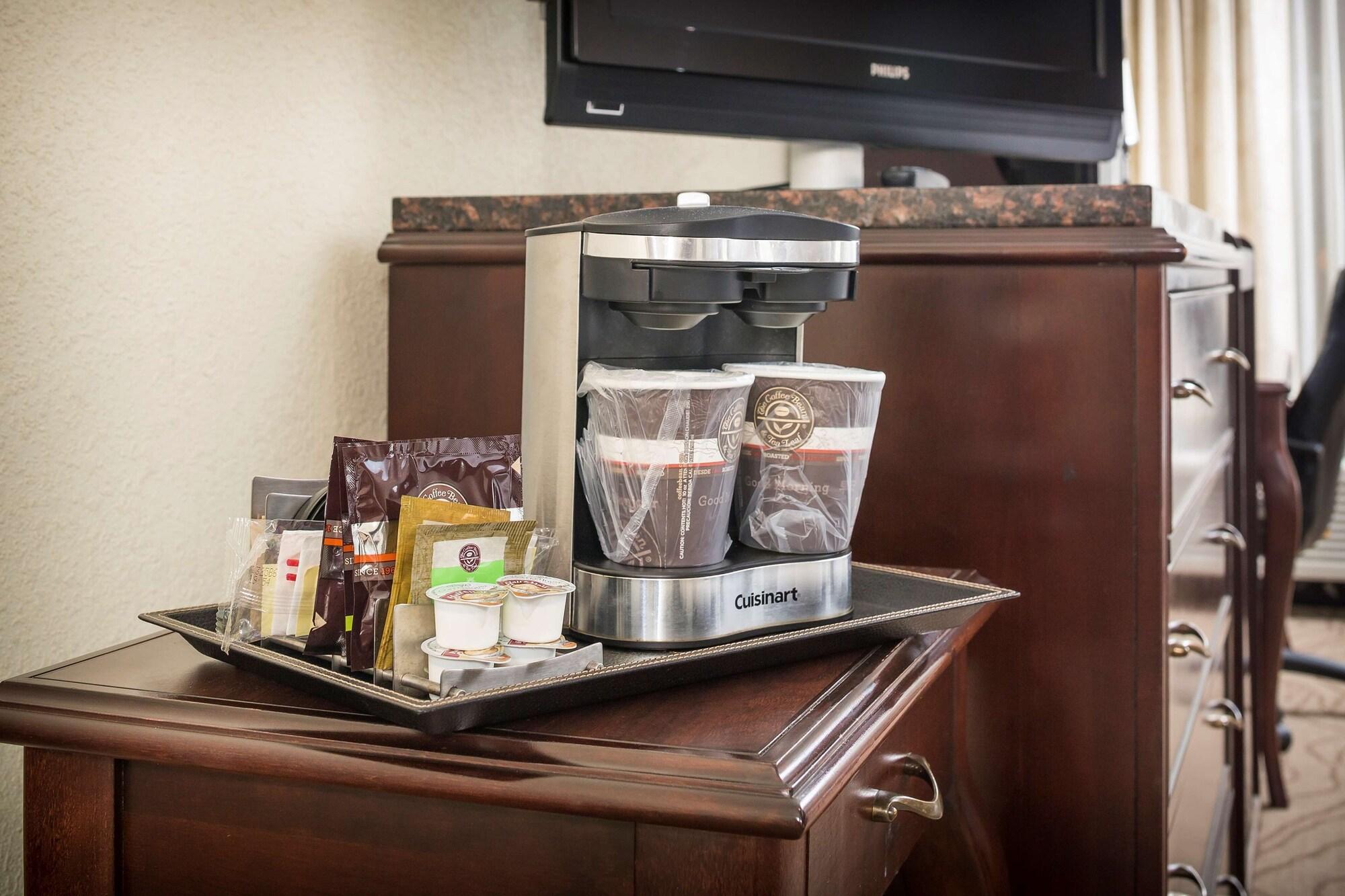 Doubletree By Hilton Boston-Milford Hotel Екстериор снимка