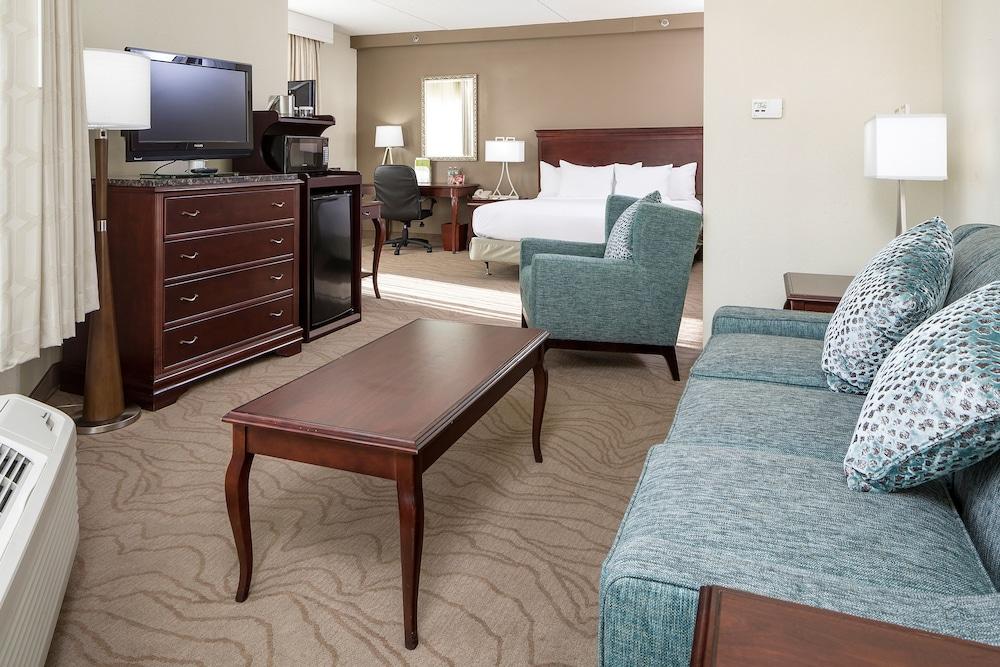 Doubletree By Hilton Boston-Milford Hotel Екстериор снимка