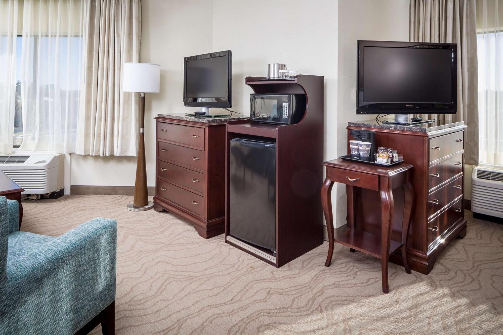 Doubletree By Hilton Boston-Milford Hotel Екстериор снимка