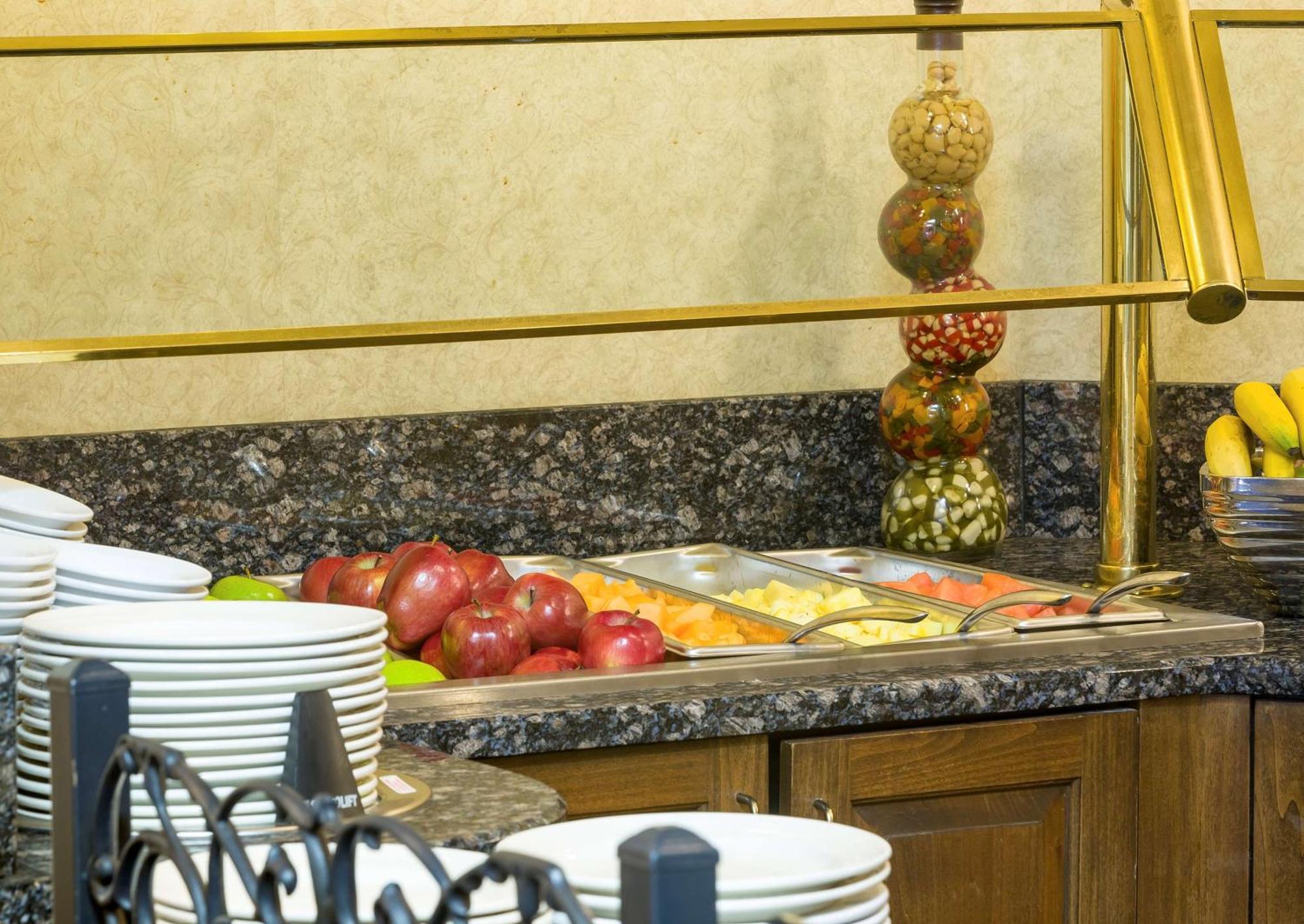 Doubletree By Hilton Boston-Milford Hotel Екстериор снимка