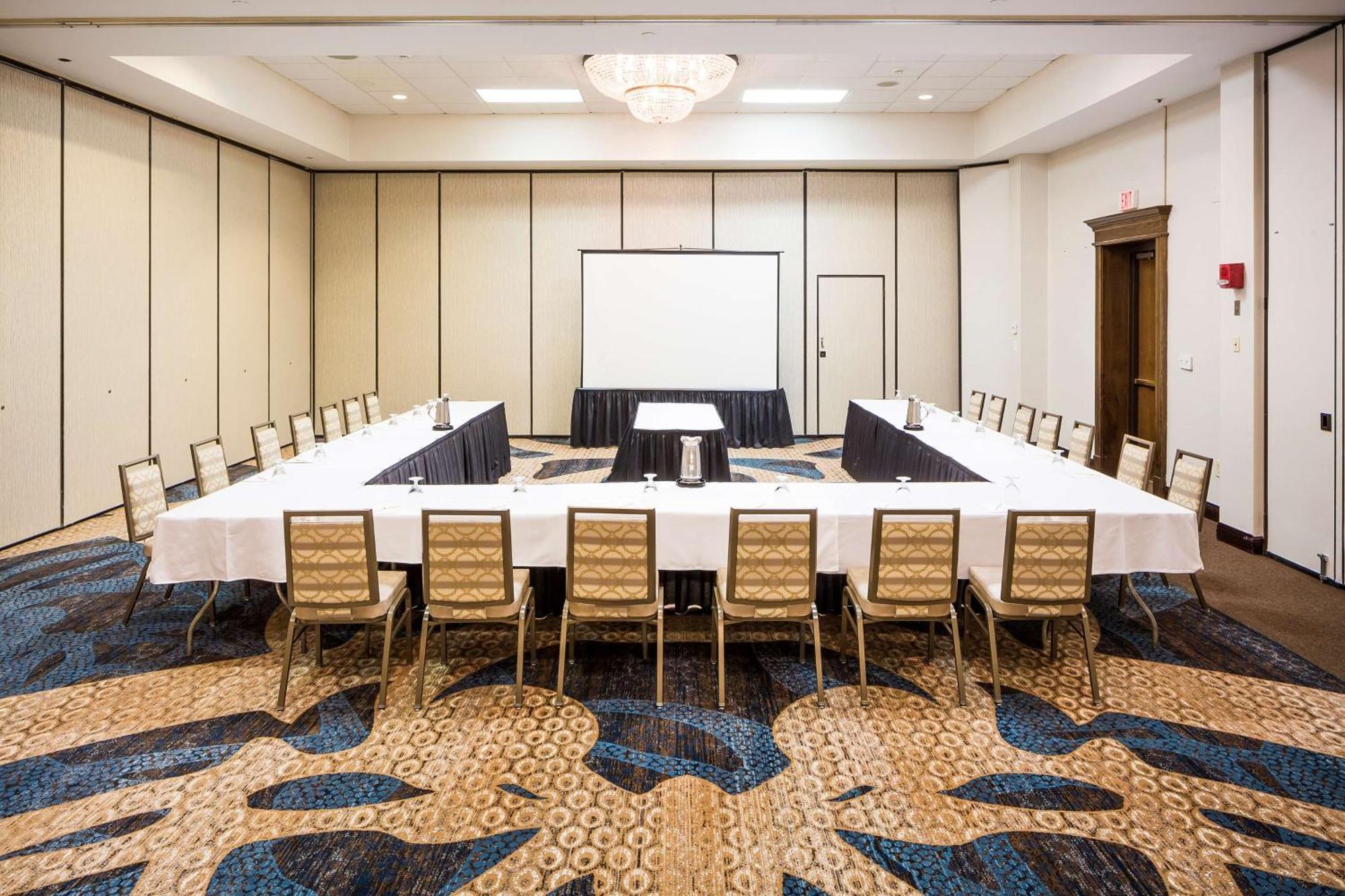 Doubletree By Hilton Boston-Milford Hotel Екстериор снимка