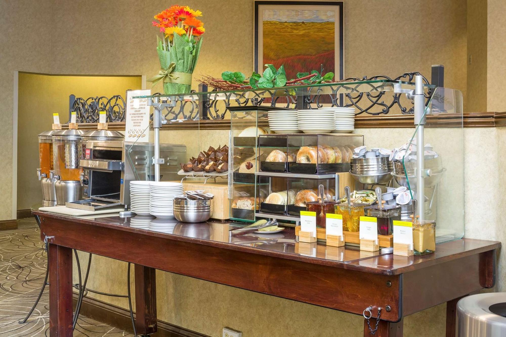 Doubletree By Hilton Boston-Milford Hotel Екстериор снимка
