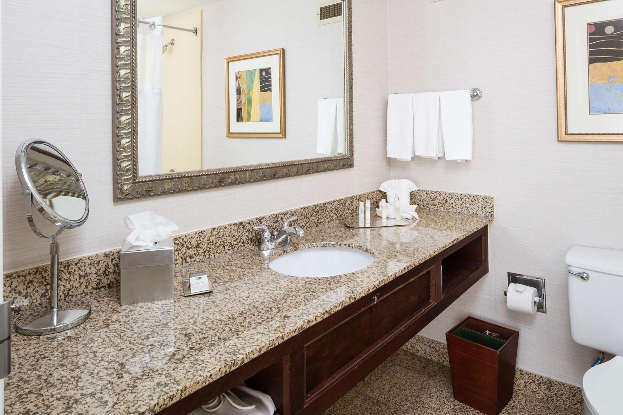 Doubletree By Hilton Boston-Milford Hotel Екстериор снимка