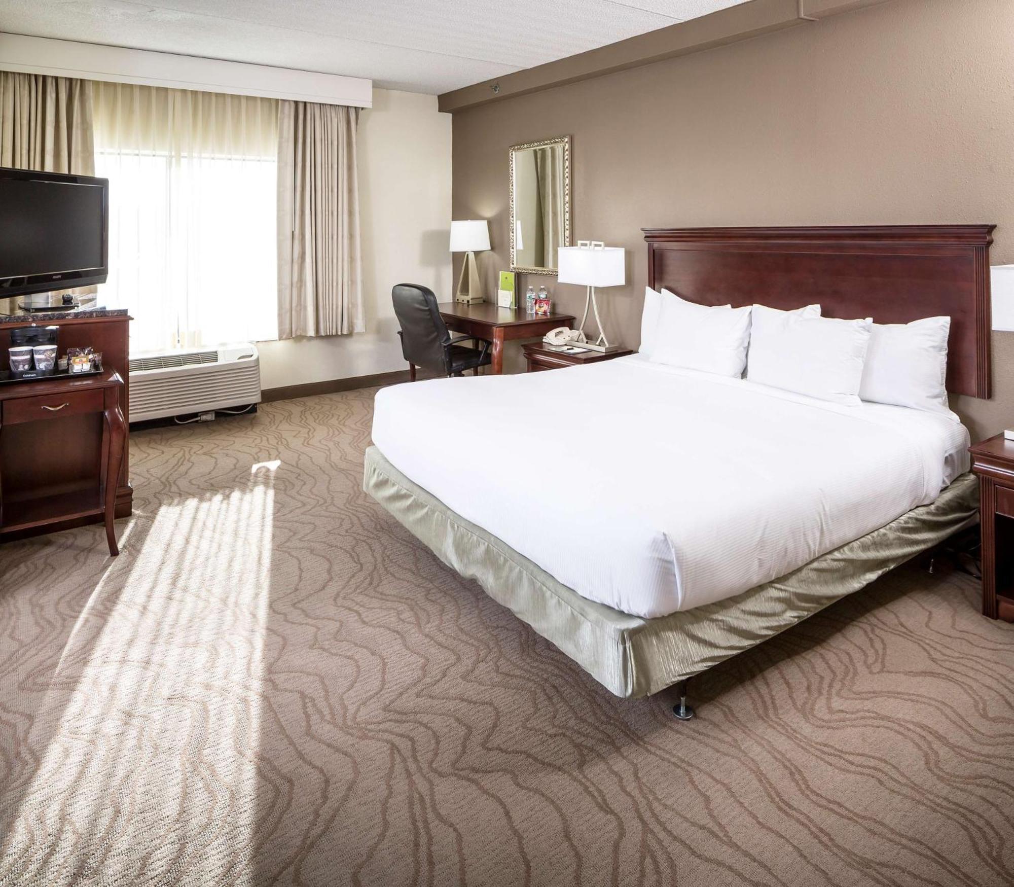 Doubletree By Hilton Boston-Milford Hotel Екстериор снимка